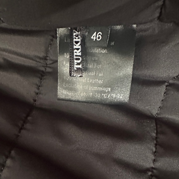 Elegant Black Genuine Leather Coat with Genuine Fur Trim - Picture 6 of 7